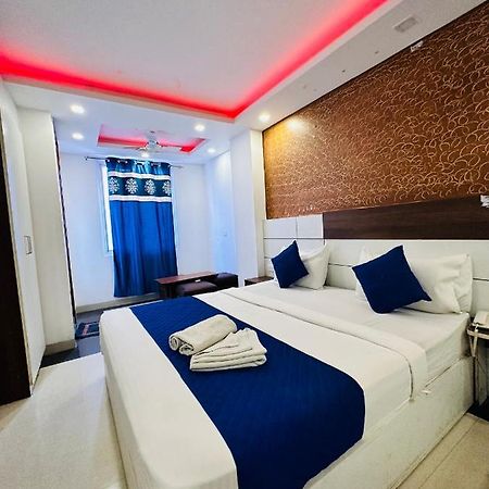 Palm Majestic At Airport Hotel Nuova Delhi Esterno foto
