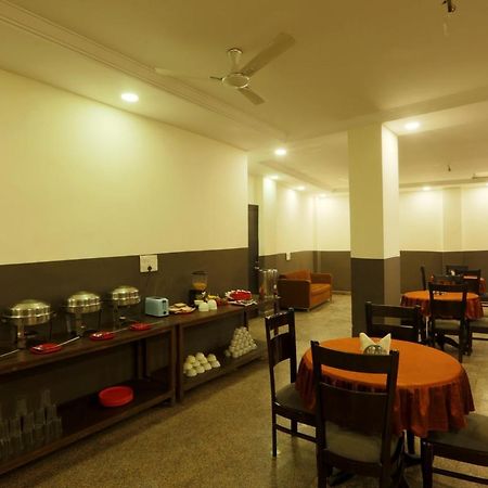 Palm Majestic At Airport Hotel Nuova Delhi Esterno foto