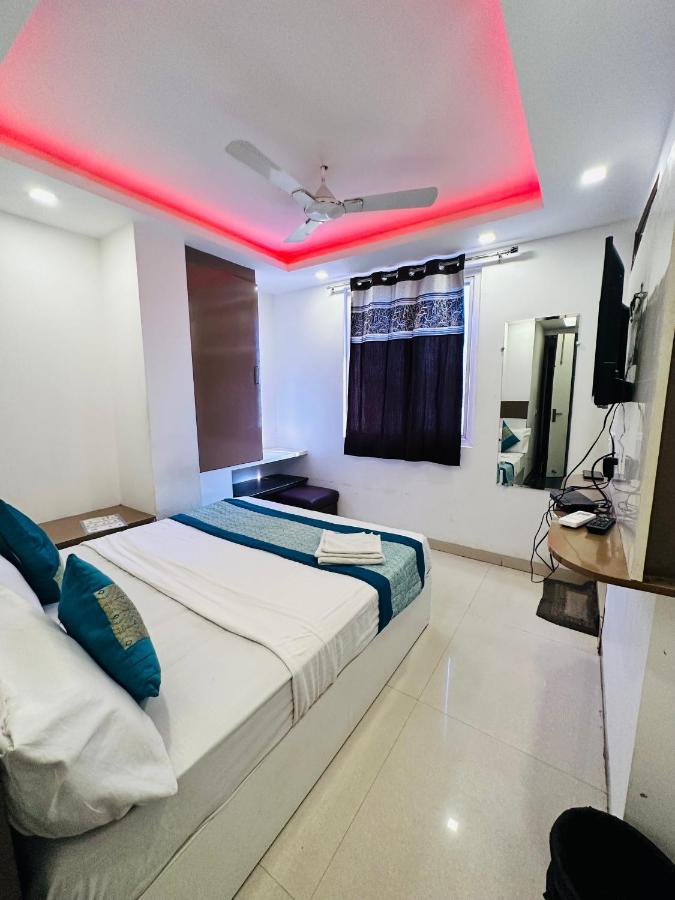 Palm Majestic At Airport Hotel Nuova Delhi Esterno foto