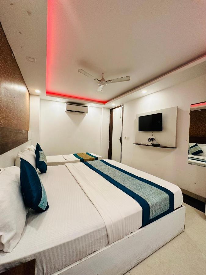 Palm Majestic At Airport Hotel Nuova Delhi Esterno foto
