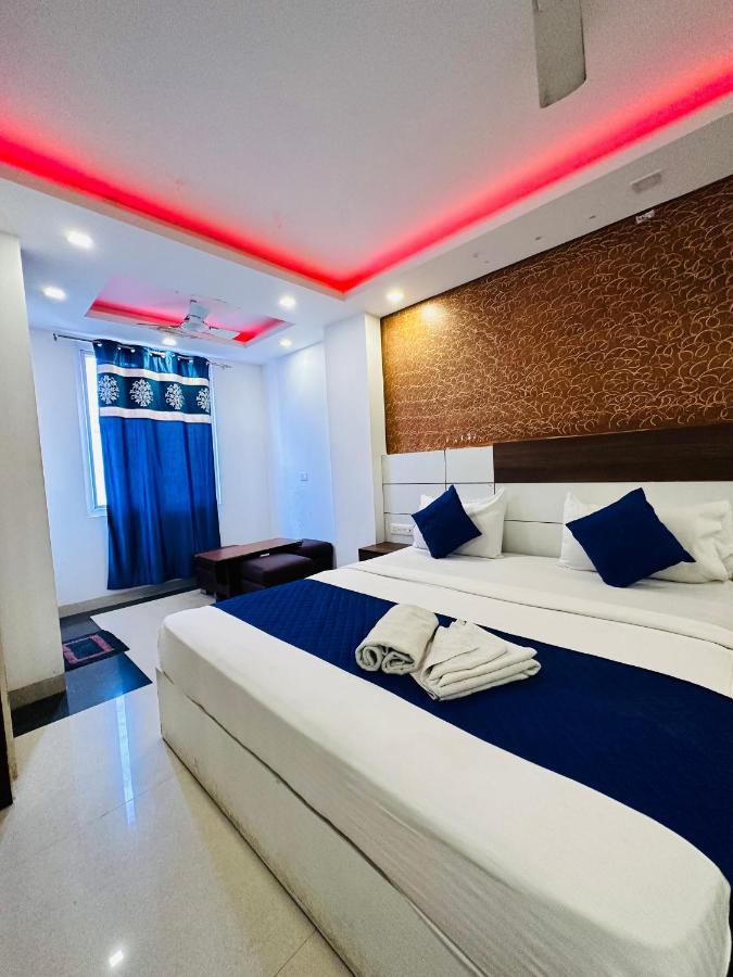 Palm Majestic At Airport Hotel Nuova Delhi Esterno foto