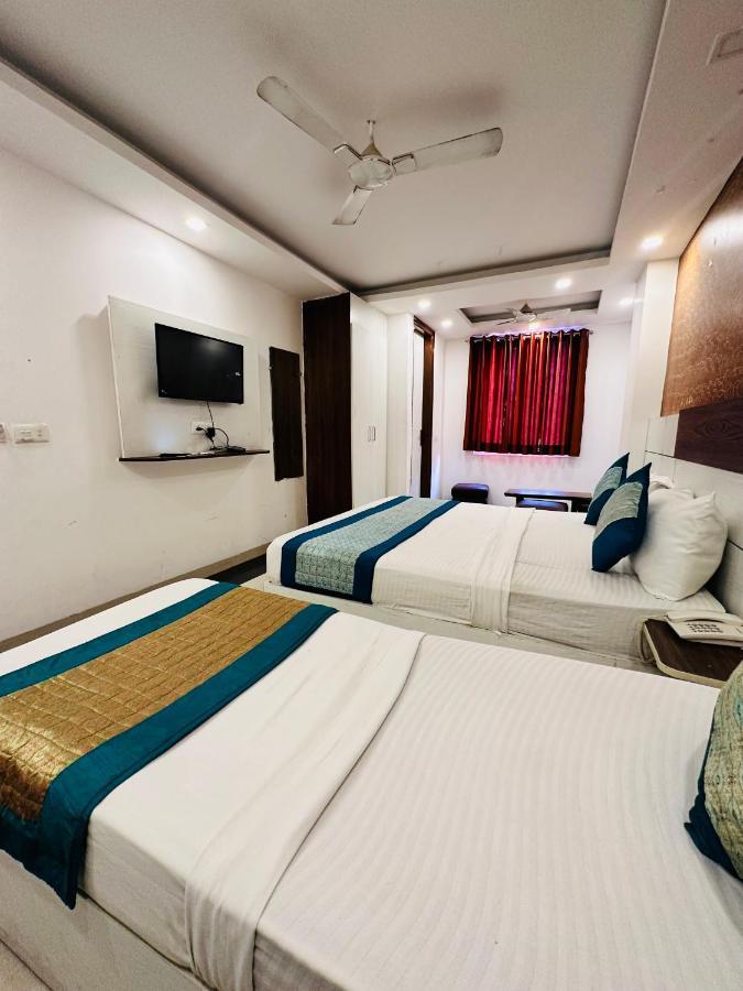Palm Majestic At Airport Hotel Nuova Delhi Esterno foto