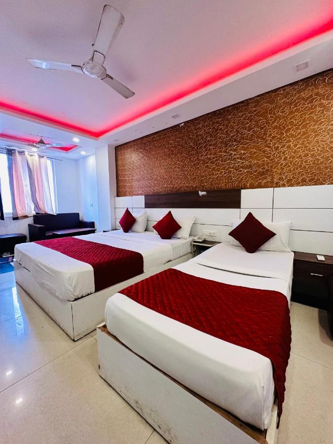 Palm Majestic At Airport Hotel Nuova Delhi Esterno foto