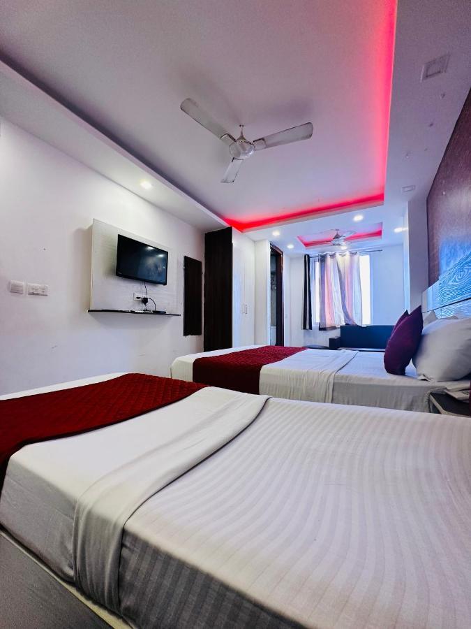Palm Majestic At Airport Hotel Nuova Delhi Esterno foto