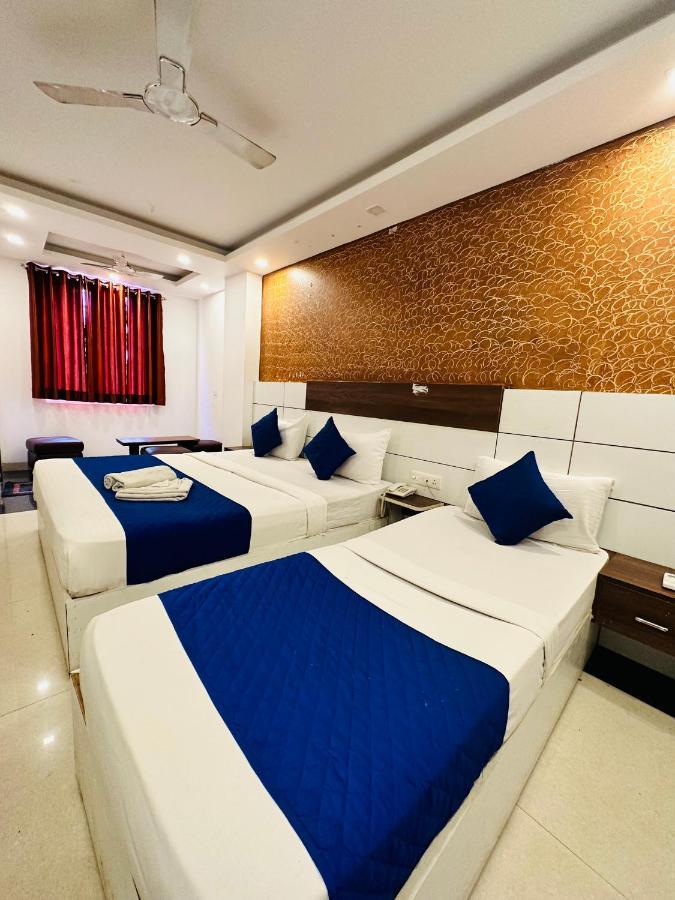 Palm Majestic At Airport Hotel Nuova Delhi Esterno foto