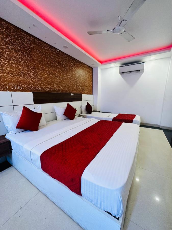 Palm Majestic At Airport Hotel Nuova Delhi Esterno foto