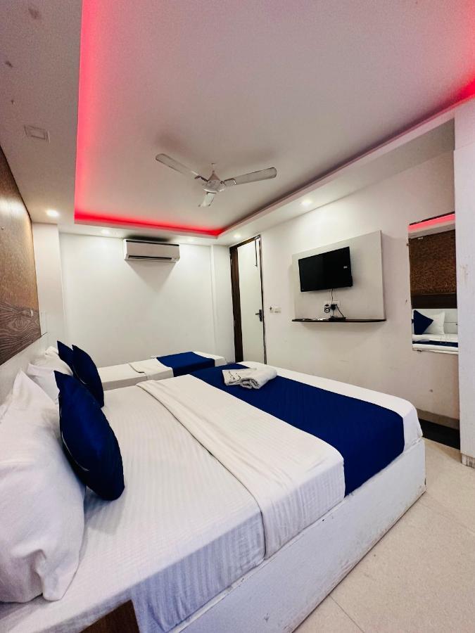 Palm Majestic At Airport Hotel Nuova Delhi Esterno foto